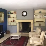 Villa Dans La Bastide De - Piscine Chauffee, Parking Prive Domme